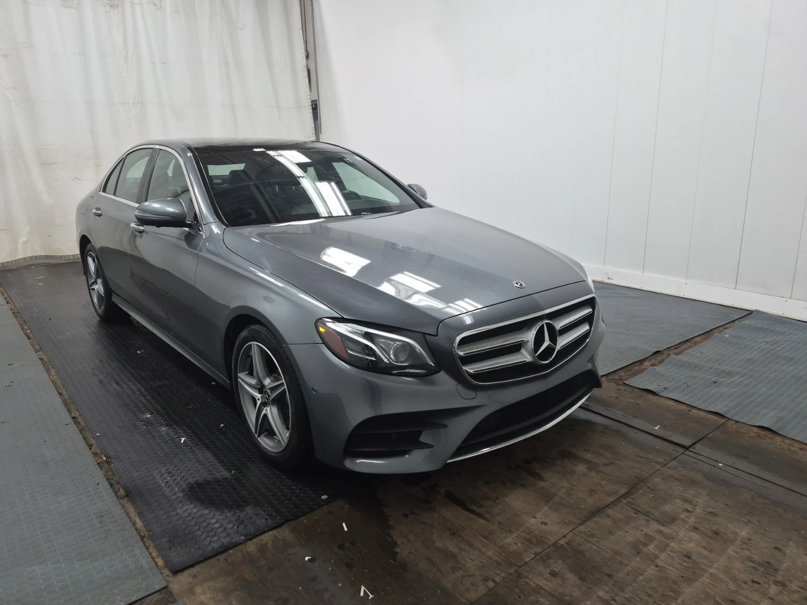Mercedes-Benz E 300 4MATIC * AMG * CARFAX * , снимка 2 - Автомобили и джипове - 56092497