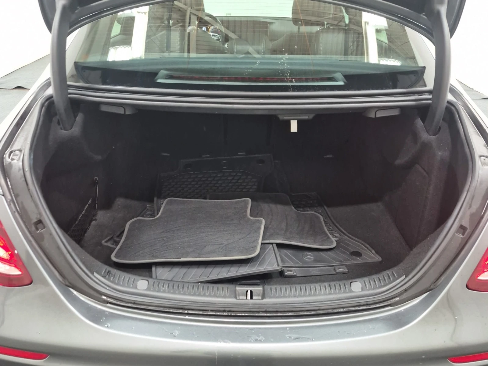 Mercedes-Benz E 300 4MATIC * AMG * CARFAX * , снимка 13 - Автомобили и джипове - 56092497