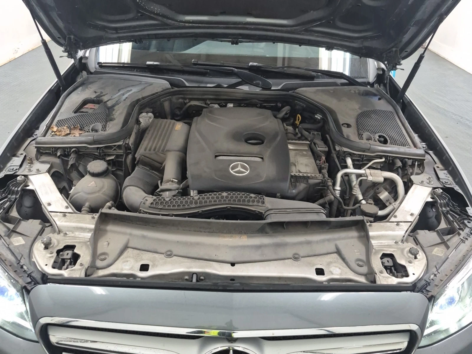 Mercedes-Benz E 300 4MATIC * AMG * CARFAX * , снимка 15 - Автомобили и джипове - 56092497