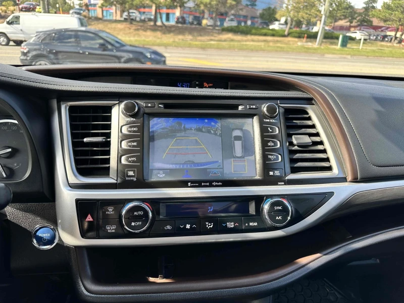 Toyota Highlander Hybrid Limited* ПАНОРАМА* КОЖА* ПОДГРЕВ* НАВИ* 7 P, снимка 14 - Автомобили и джипове - 53489526