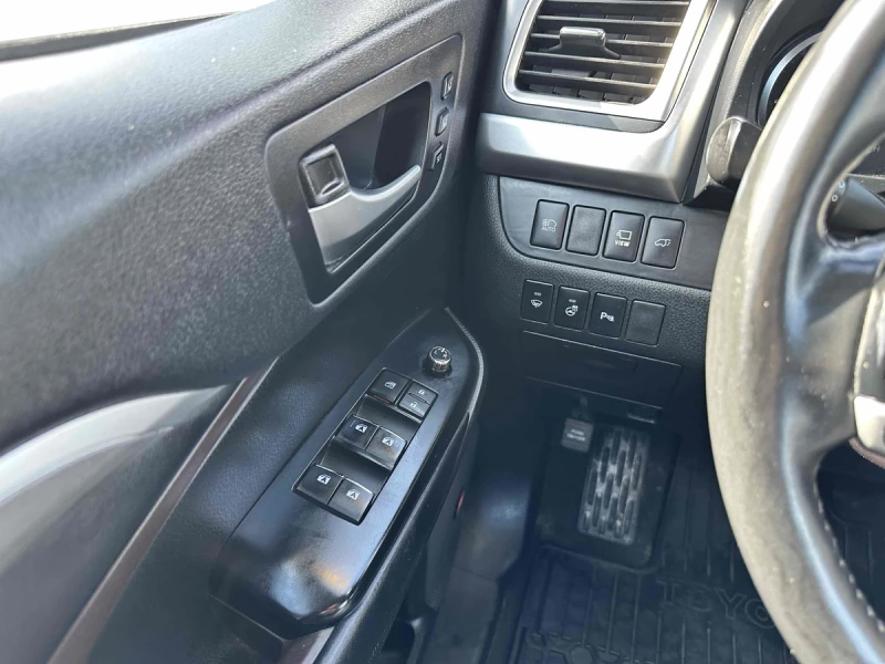 Toyota Highlander Hybrid Limited* ПАНОРАМА* КОЖА* ПОДГРЕВ* НАВИ* 7 P, снимка 11 - Автомобили и джипове - 53489526