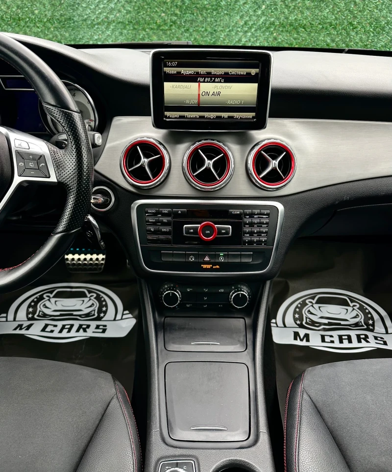 Mercedes-Benz GLA 200 AMG-LINE / KAMERA / PREMIUM / NAVY , снимка 10 - Автомобили и джипове - 53516816