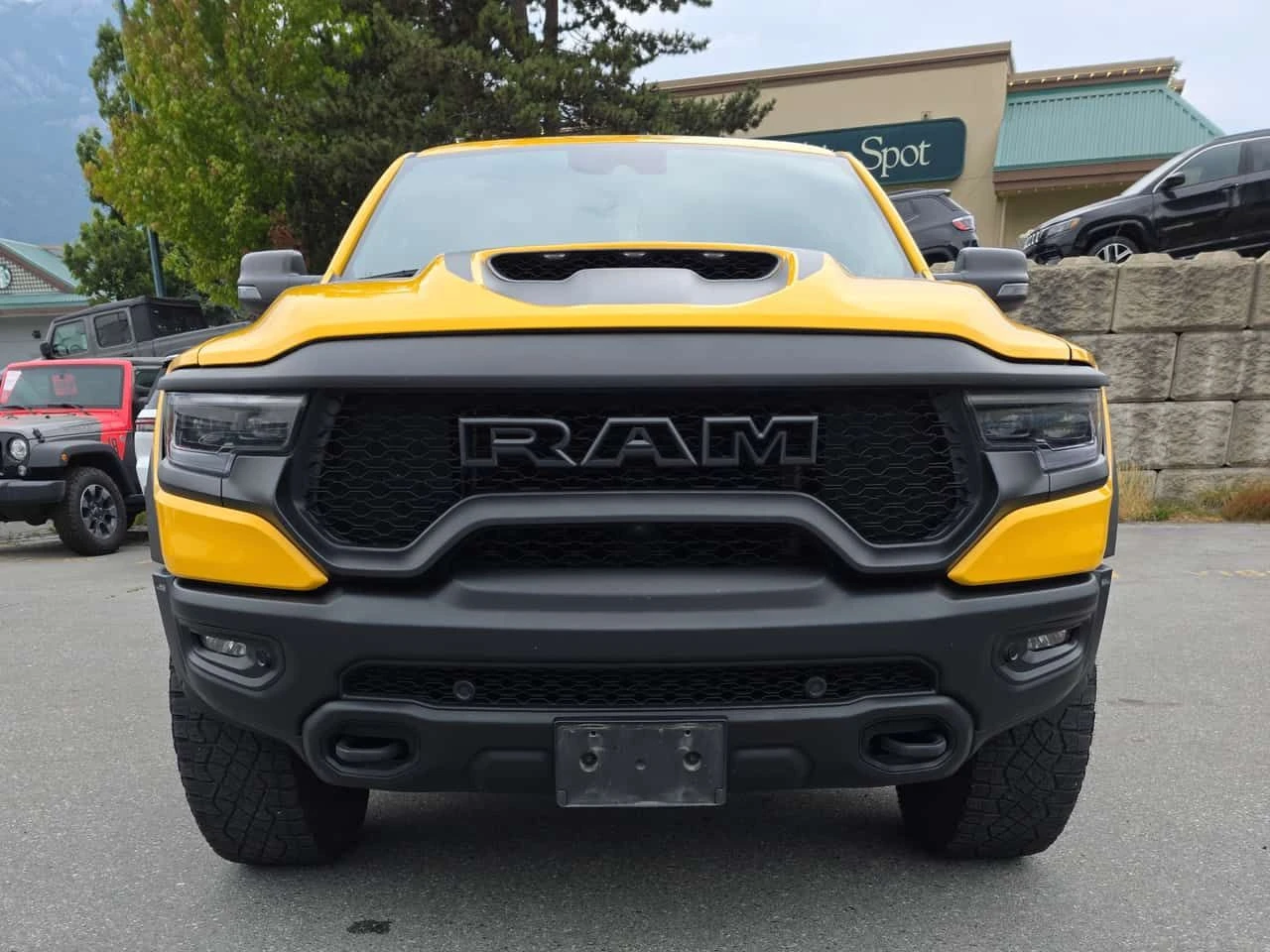 Dodge RAM 1500 TRX| 360| HARMAN/KARDON| 12-INCH TOUCHSCREEN| CRFX, снимка 2 - Автомобили и джипове - 53880990