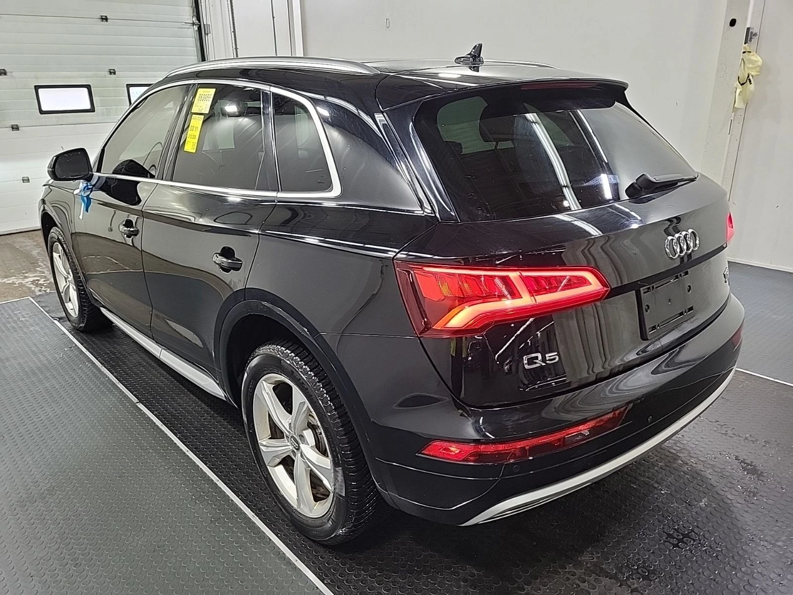 Audi Q5 PREMIUM PLUS АВТО КРЕДИТ, снимка 4 - Автомобили и джипове - 54031458