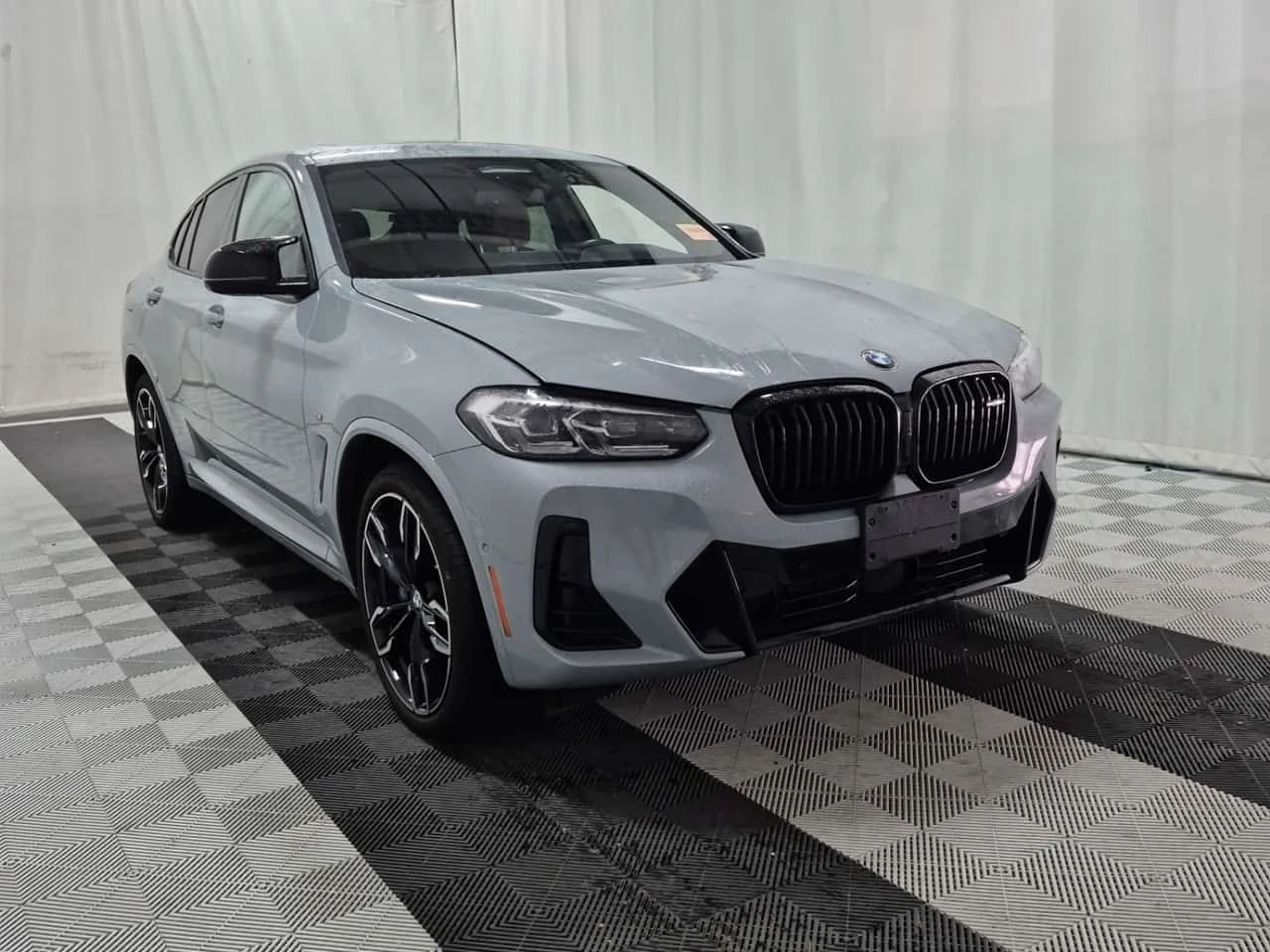 BMW X4 M40I XDRIVE| BROOKLYN GREY| PANO| HEAD-UP| 360| , снимка 2 - Автомобили и джипове - 54154904