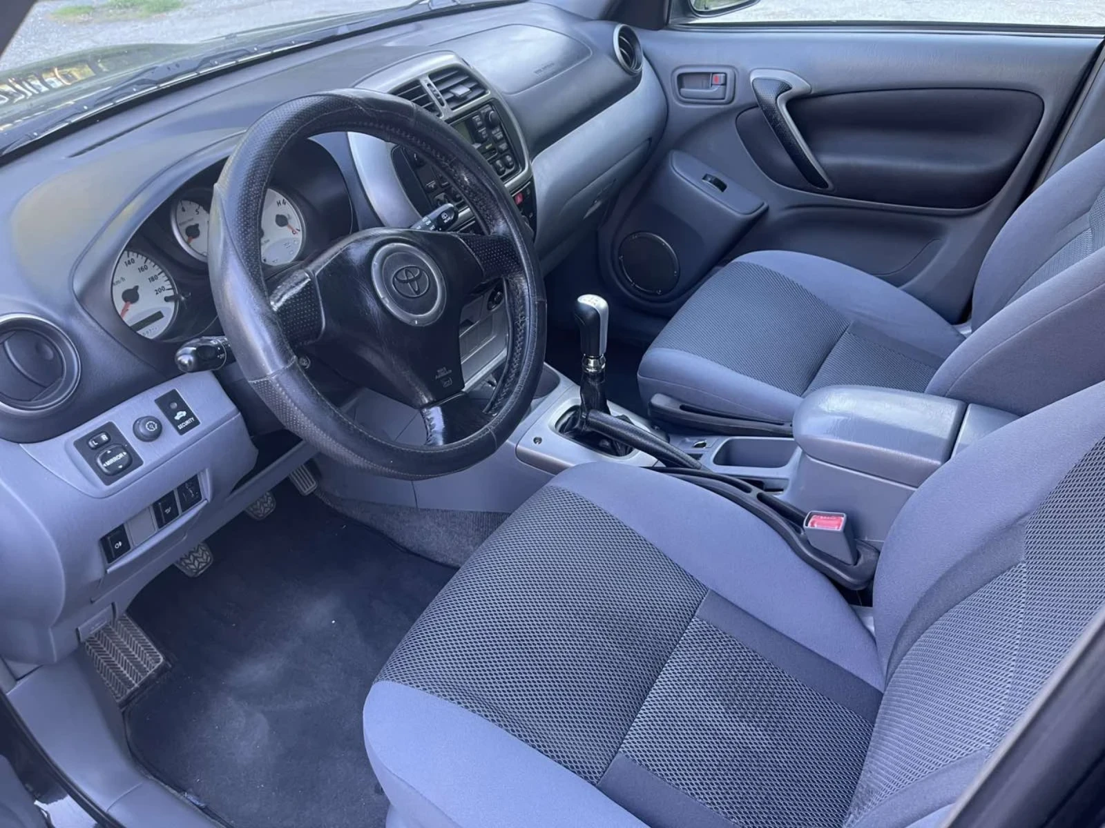 Toyota Rav4, снимка 10 - Автомобили и джипове - 54321825