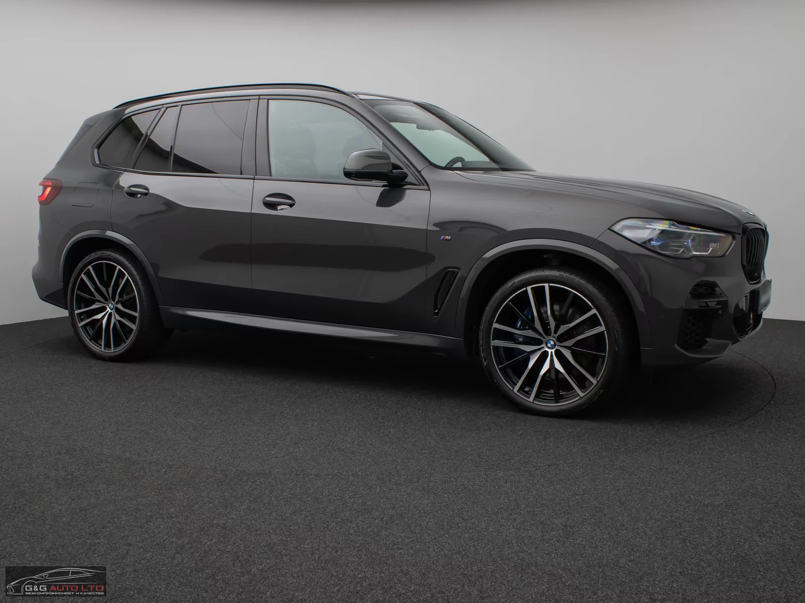 BMW X5 M50i/530HP/360/HUD/PANO/LASER/H&K/BLACK/409z, снимка 7 - Автомобили и джипове - 54539661