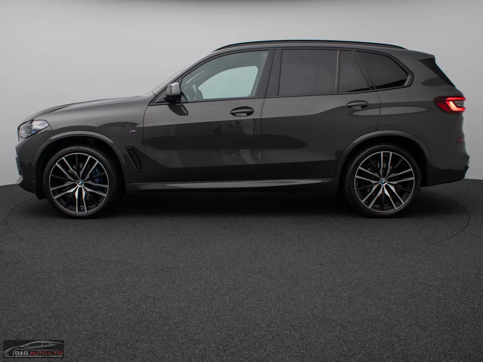 BMW X5 M50i/530HP/360/HUD/PANO/LASER/H&K/BLACK/409z, снимка 4 - Автомобили и джипове - 54539661