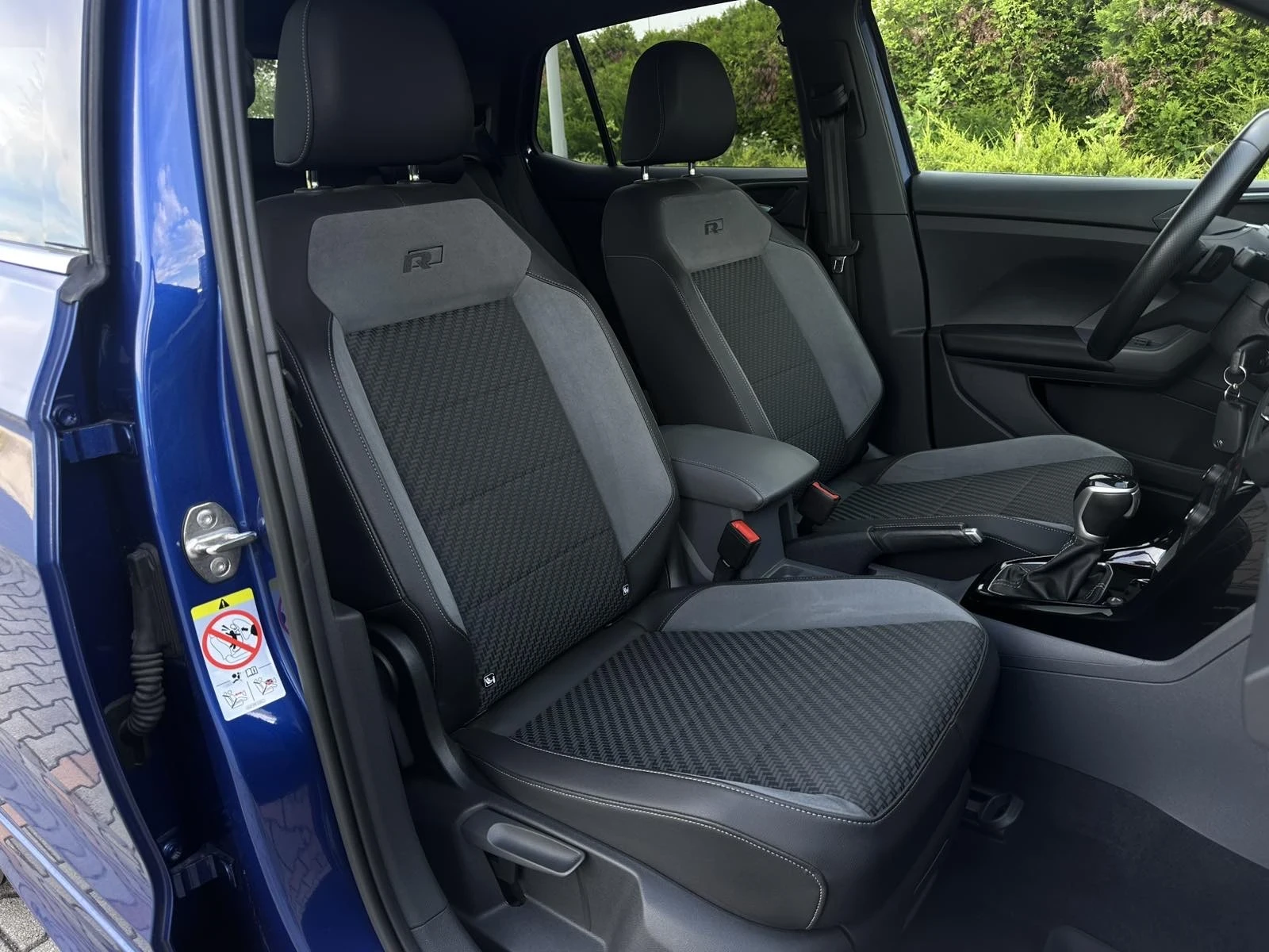 VW T-Cross 1.5 TSi # R-line # ОТЛИЧНО СЪСТОЯНИЕ! #, снимка 10 - Автомобили и джипове - 55022388