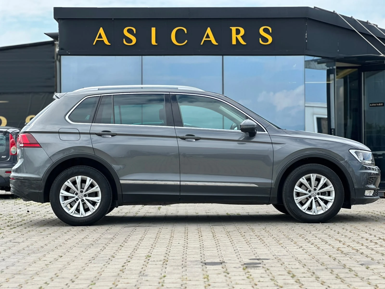 VW Tiguan / 2.0 TDI / 150 HP /EURO 6 / NAVI /, снимка 6 - Автомобили и джипове - 55036385