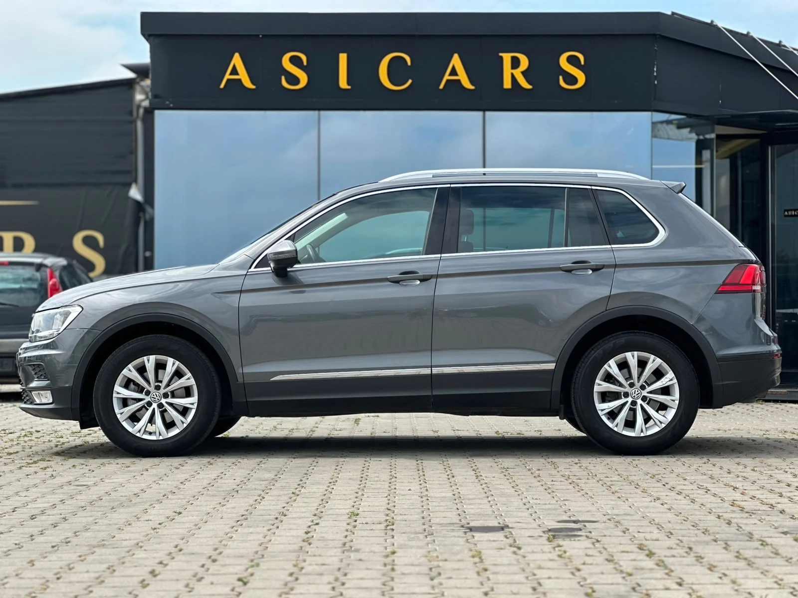 VW Tiguan / 2.0 TDI / 150 HP /EURO 6 / NAVI /, снимка 2 - Автомобили и джипове - 55036385