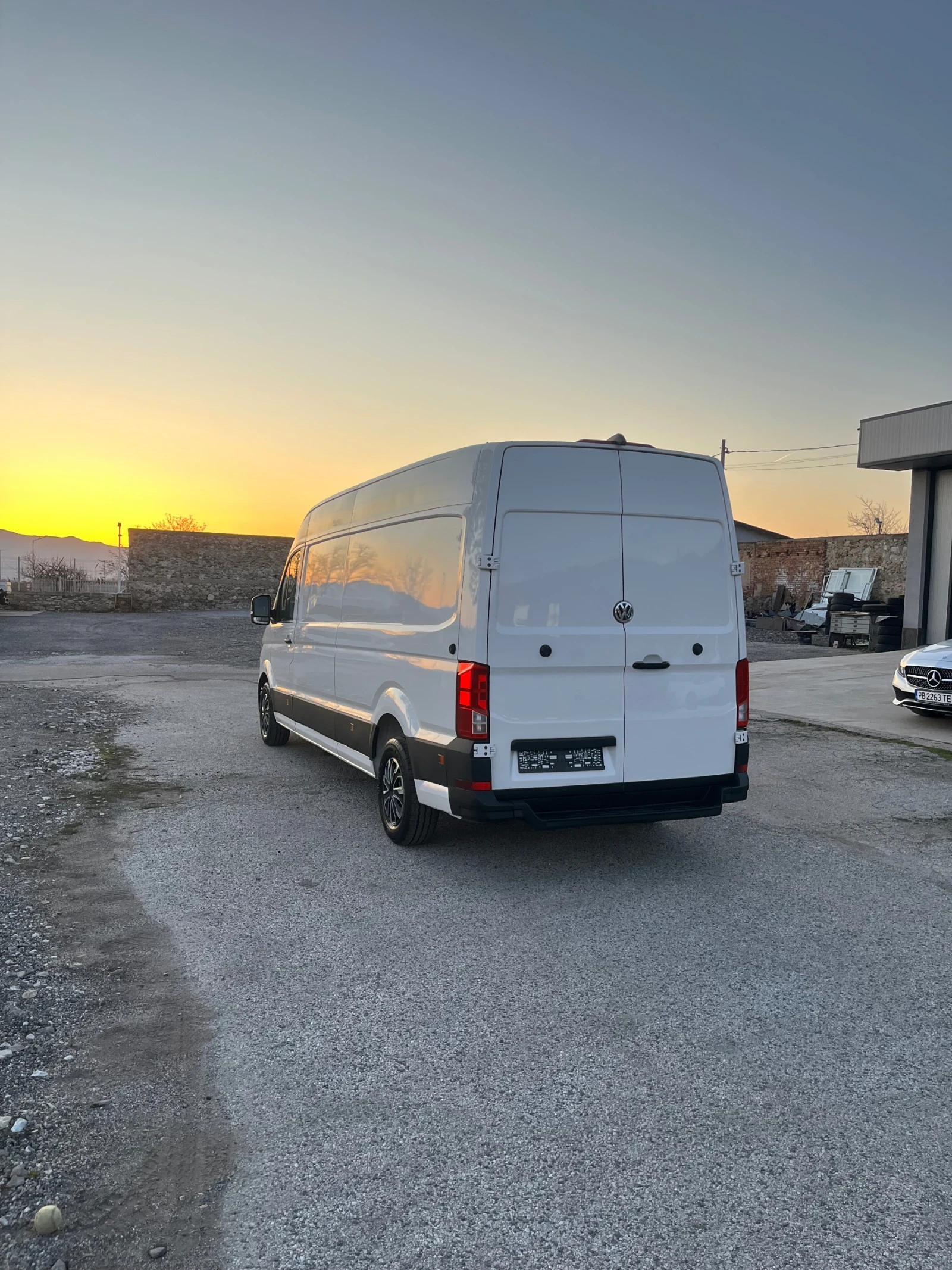 VW Crafter Maxi klima, снимка 8 - Бусове и автобуси - 53804156