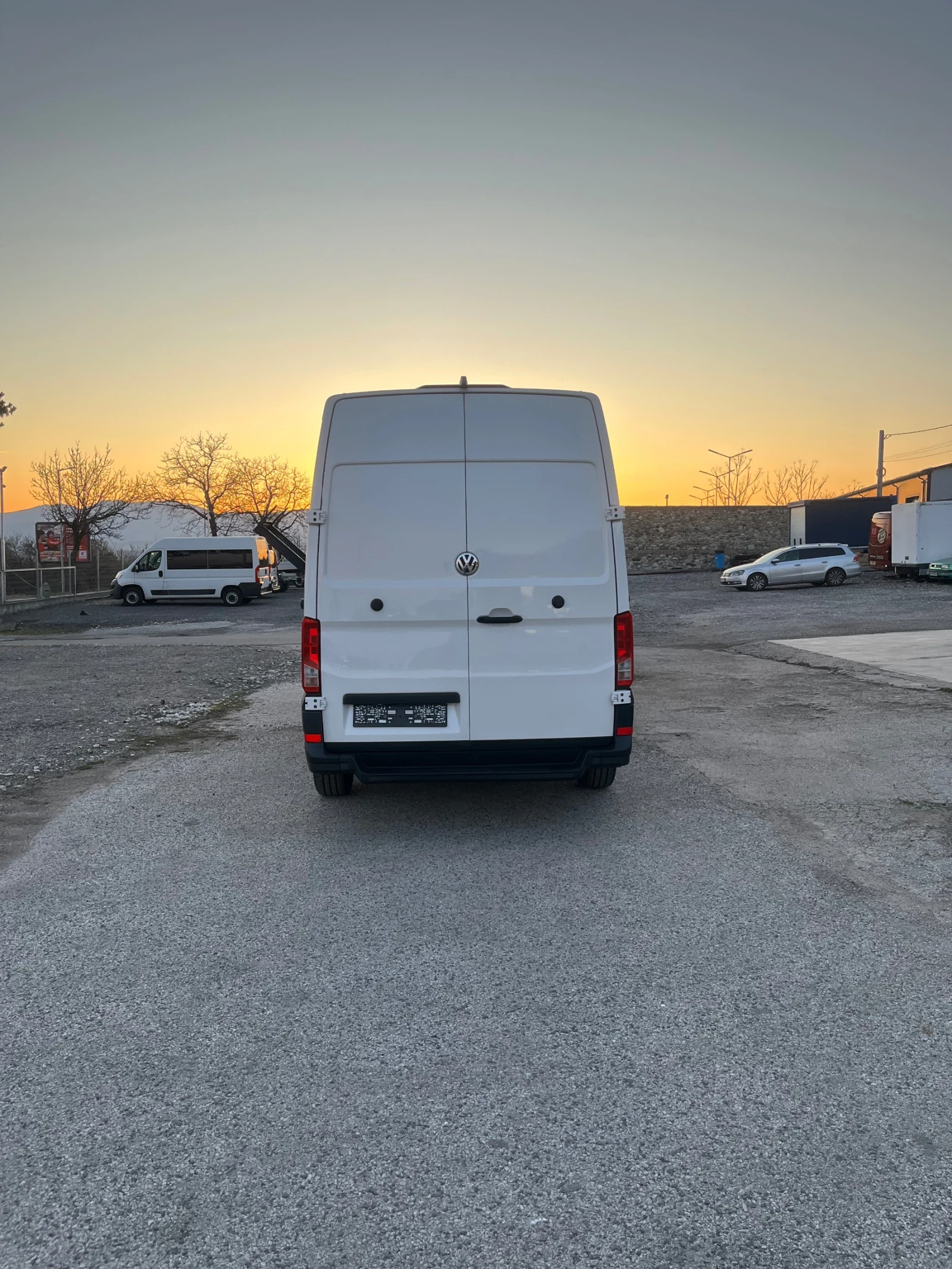 VW Crafter Maxi klima, снимка 7 - Бусове и автобуси - 53804156