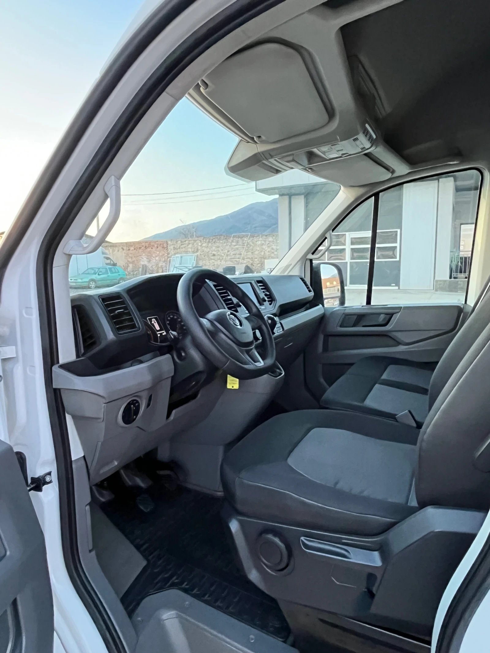 VW Crafter Maxi klima, снимка 11 - Бусове и автобуси - 53804156