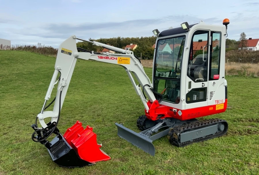 Багер Takeuchi TB016 - 4000 Eur, снимка 4 - Индустриална техника - 54956684