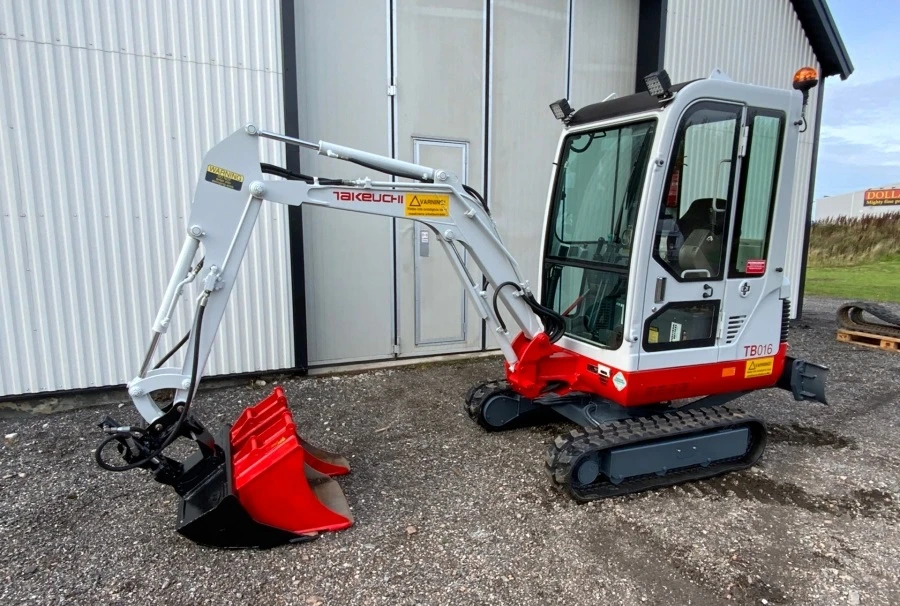 Багер Takeuchi TB016 - 4000 Eur