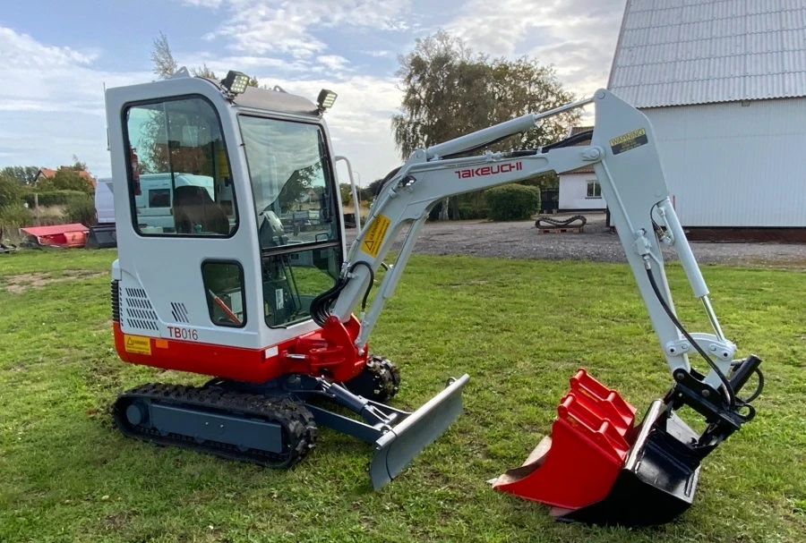 Багер Takeuchi TB016 - 4000 Eur, снимка 8 - Индустриална техника - 54956684