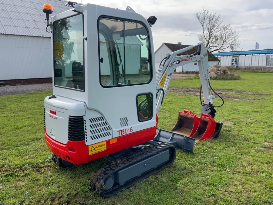 Багер Takeuchi TB016 - 4000 Eur, снимка 5 - Индустриална техника - 54956684