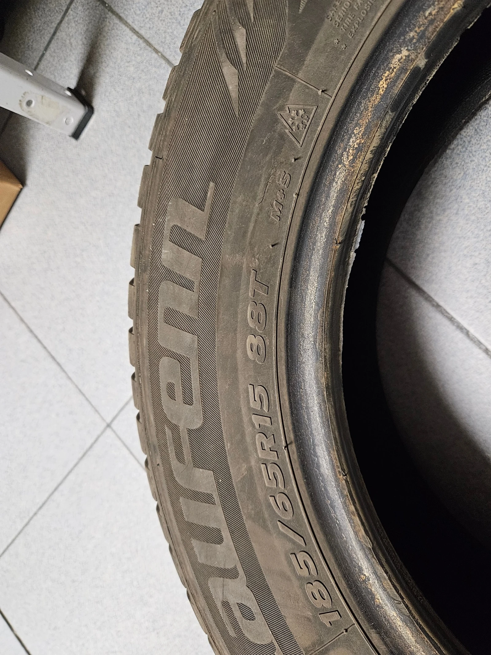 Гуми Зимни 185/65R15, снимка 4 - Гуми и джанти - 56718244