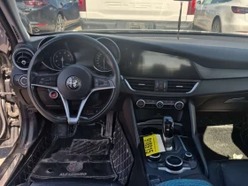 Alfa Romeo Giulia  AWD 2.0 turbo / DISTRONIC / АВТОКРЕДИТ , снимка 10