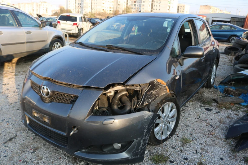 Toyota Auris 2.0 D4D, снимка 3 - Автомобили и джипове - 39050113