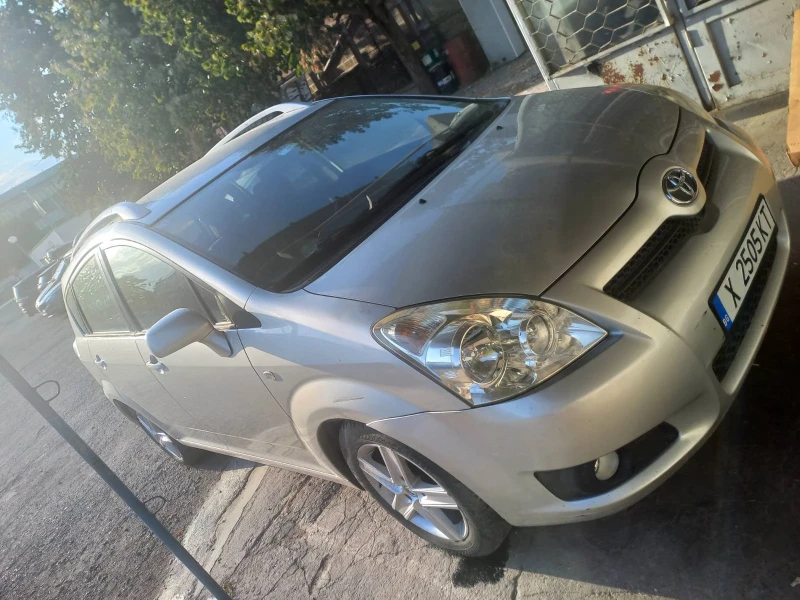 Toyota Corolla verso 2.2, снимка 1 - Автомобили и джипове - 47137017