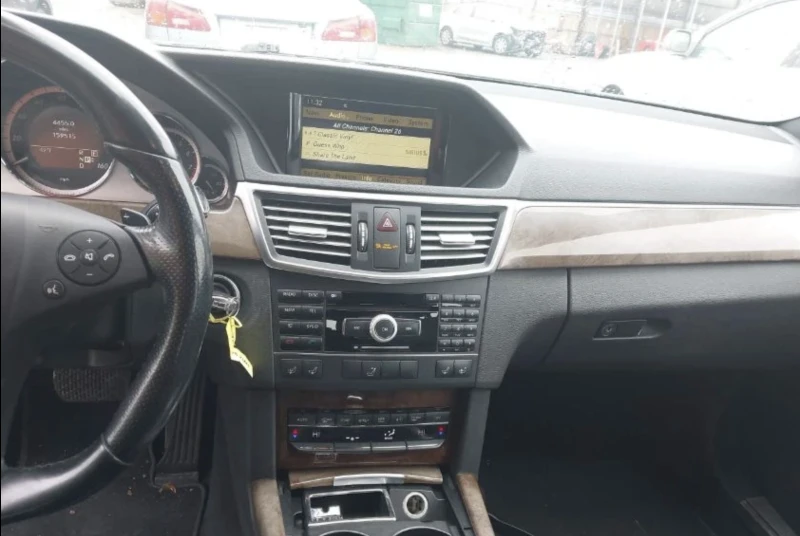 Mercedes-Benz E 350, снимка 12 - Автомобили и джипове - 49570901