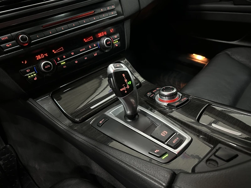 BMW 528 * 3.0* СТАВА НА ГАЗ* ПОДГРЕВ* KEYLESS* , снимка 14 - Автомобили и джипове - 50272085