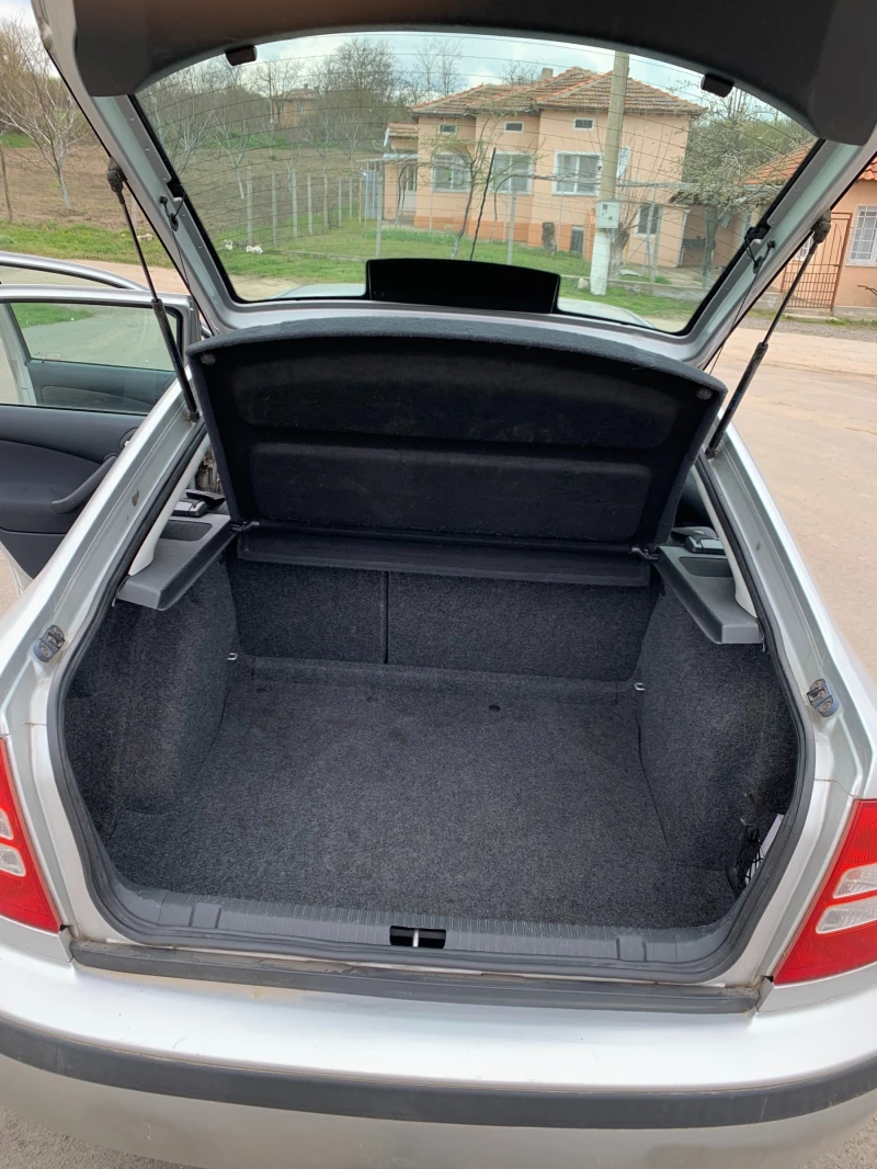 Skoda Octavia 1.6 i, снимка 8 - Автомобили и джипове - 52405484