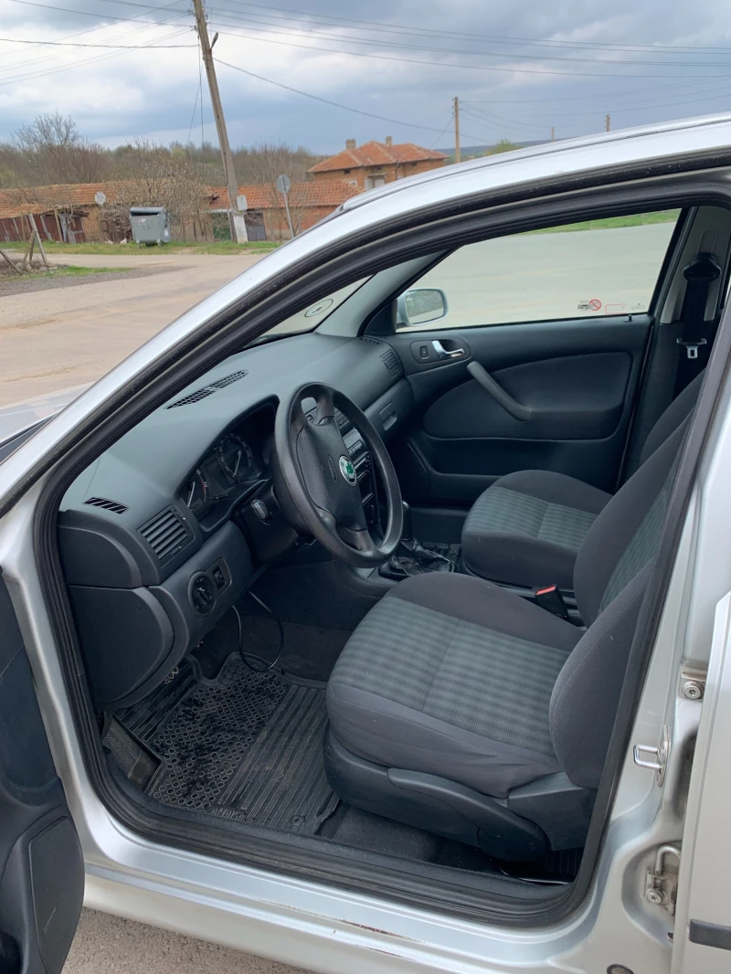 Skoda Octavia 1.6 i, снимка 7 - Автомобили и джипове - 52405484