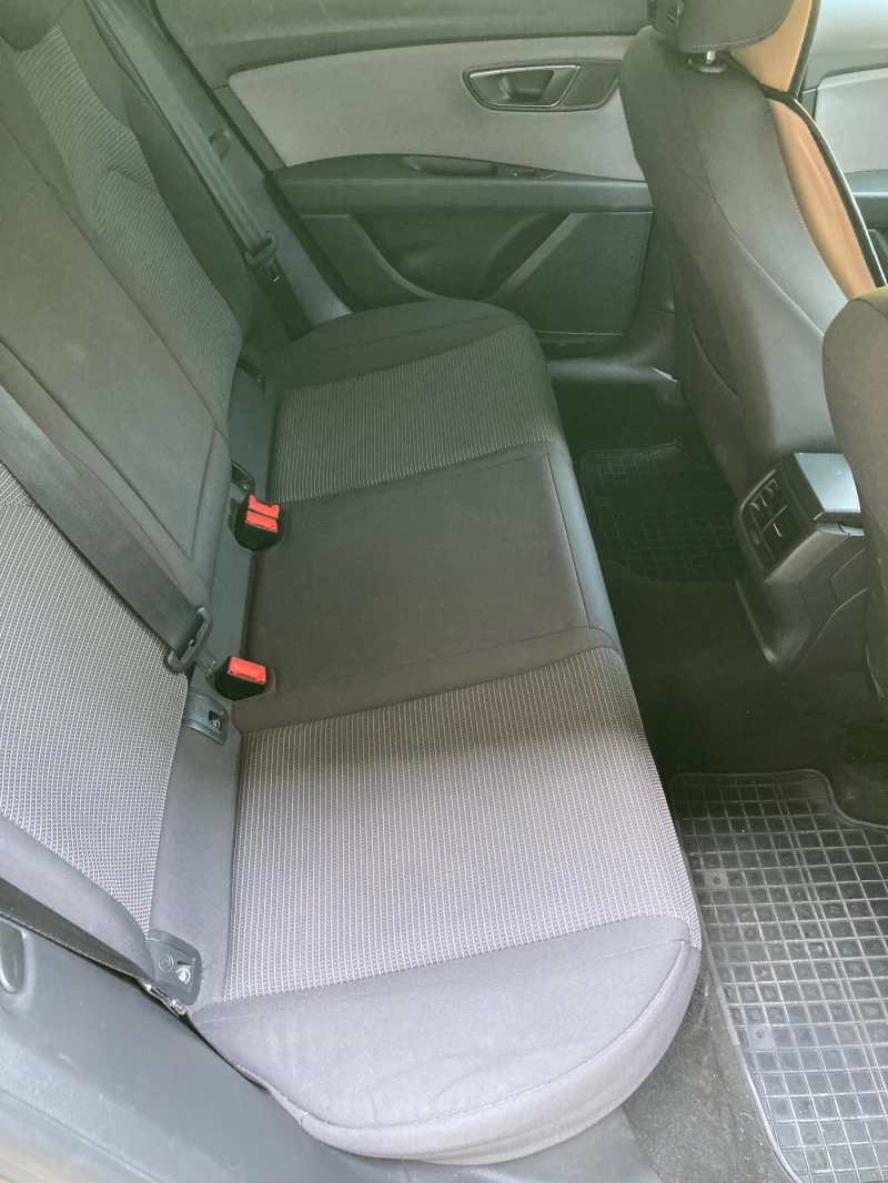 Seat Leon 1.4TG* FULL LED* DIS, снимка 14 - Автомобили и джипове - 52343507