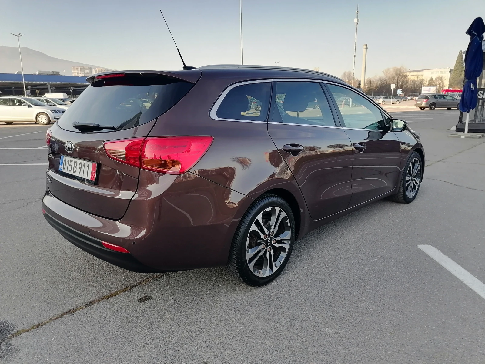 Kia Ceed 1.6i Navi Premium - изображение 5