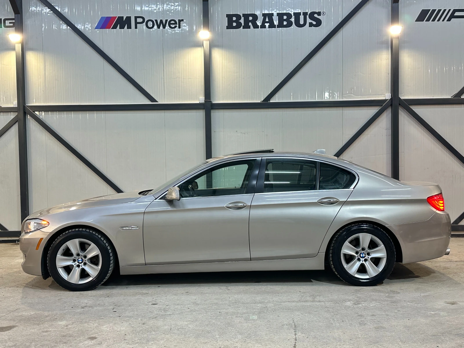 BMW 528 * 3.0* СТАВА НА ГАЗ* ПОДГРЕВ* KEYLESS*  - изображение 7