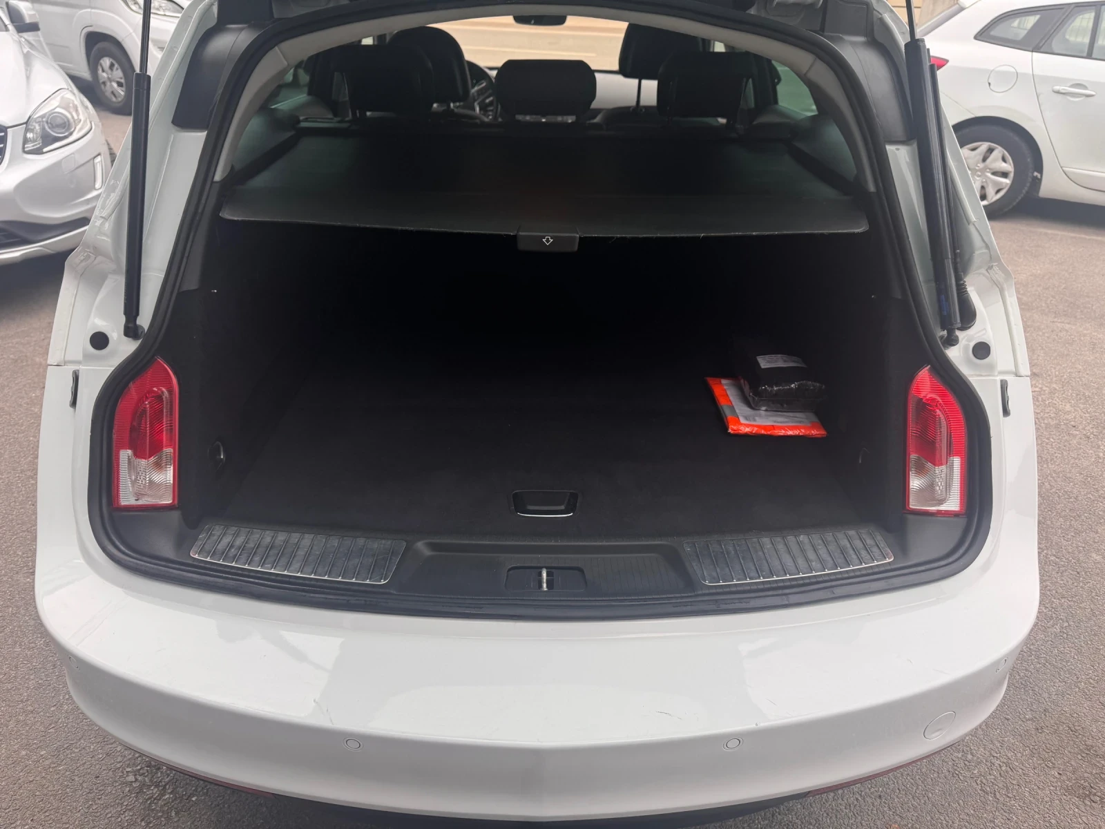 Opel Insignia 2.0CDTI 4x4 Navi Xenon теглич - изображение 8