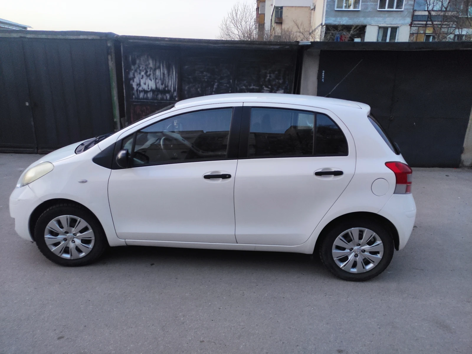 Toyota Yaris, снимка 10 - Автомобили и джипове - 53904227