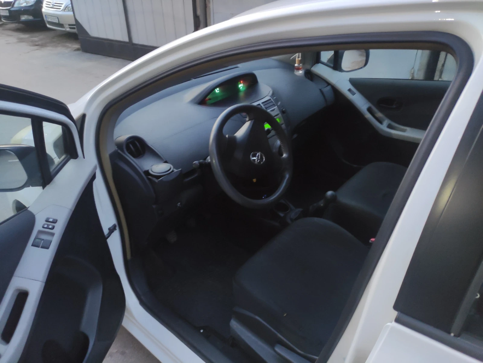 Toyota Yaris, снимка 3 - Автомобили и джипове - 53904227