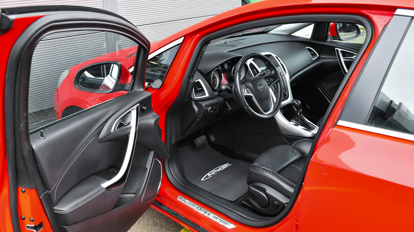 Opel Astra 1.6 Turbo Sport Automatic, снимка 8 - Автомобили и джипове - 53972562