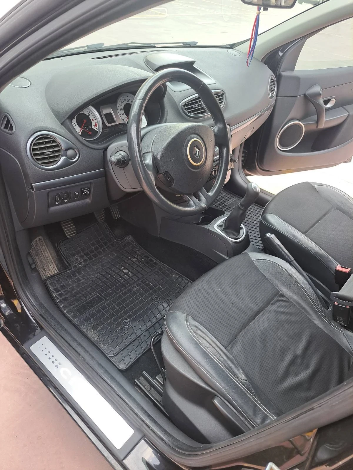 Renault Clio 1.2i - LPG 101hp Euro 4, снимка 9 - Автомобили и джипове - 54286224