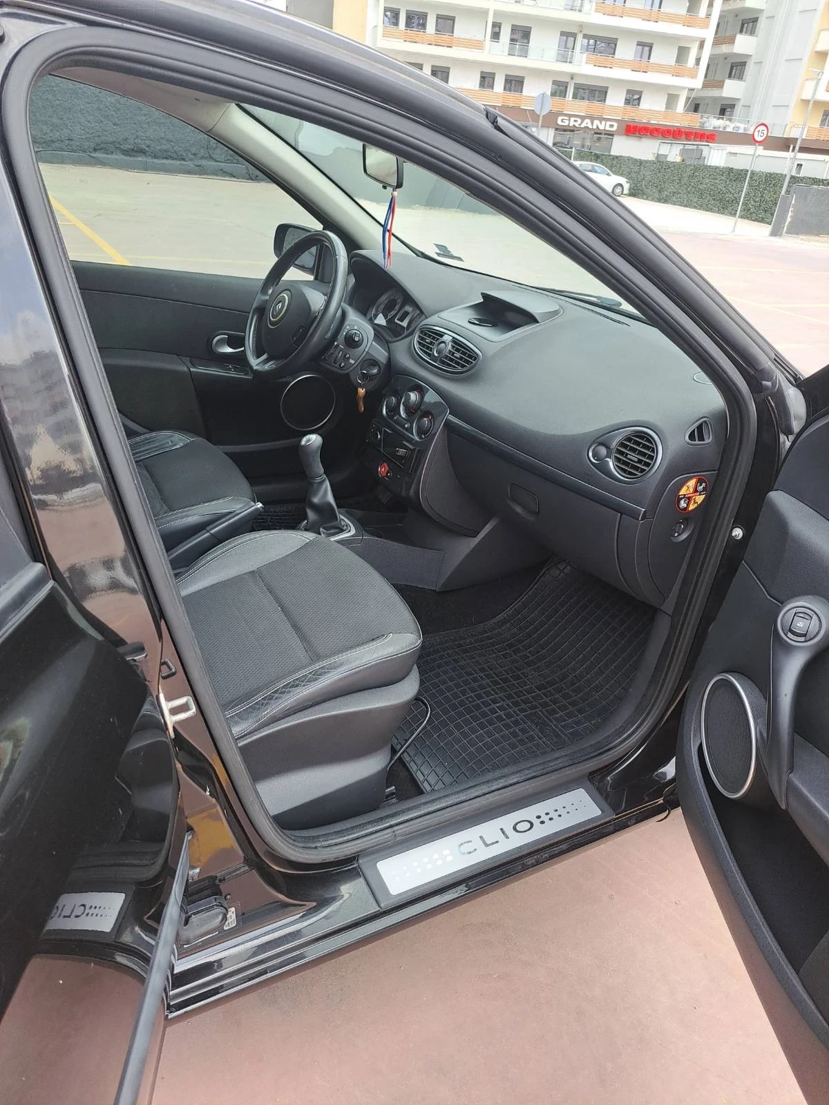 Renault Clio 1.2i - LPG 101hp Euro 4, снимка 12 - Автомобили и джипове - 54286224