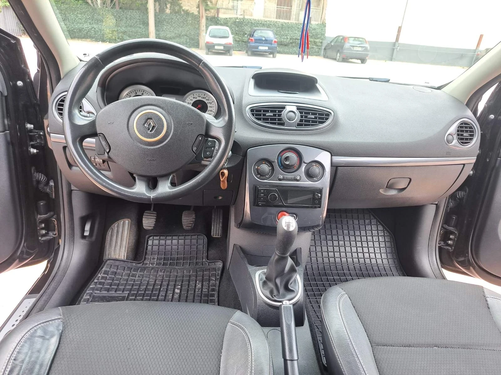 Renault Clio 1.2i - LPG 101hp Euro 4, снимка 10 - Автомобили и джипове - 54286224