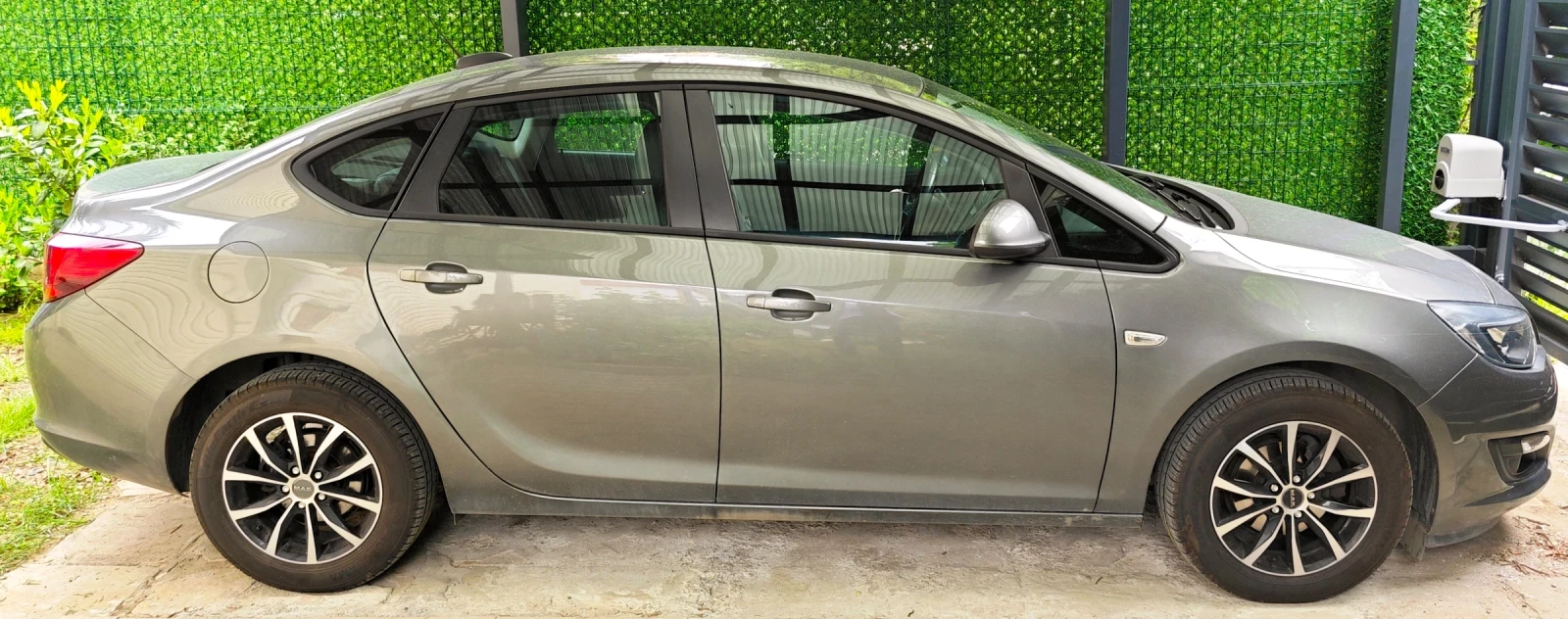 Opel Astra J, 1.6 бензин, снимка 7 - Автомобили и джипове - 54479146