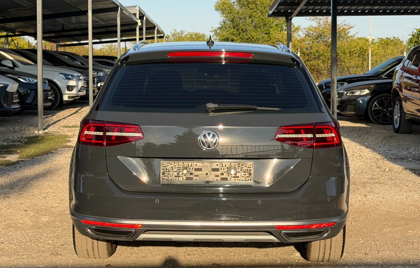 VW Passat 2.0/TDI/240к.с/4х4/Панорама/Нардо Грей/360 Камери/, снимка 5 - Автомобили и джипове - 56155768