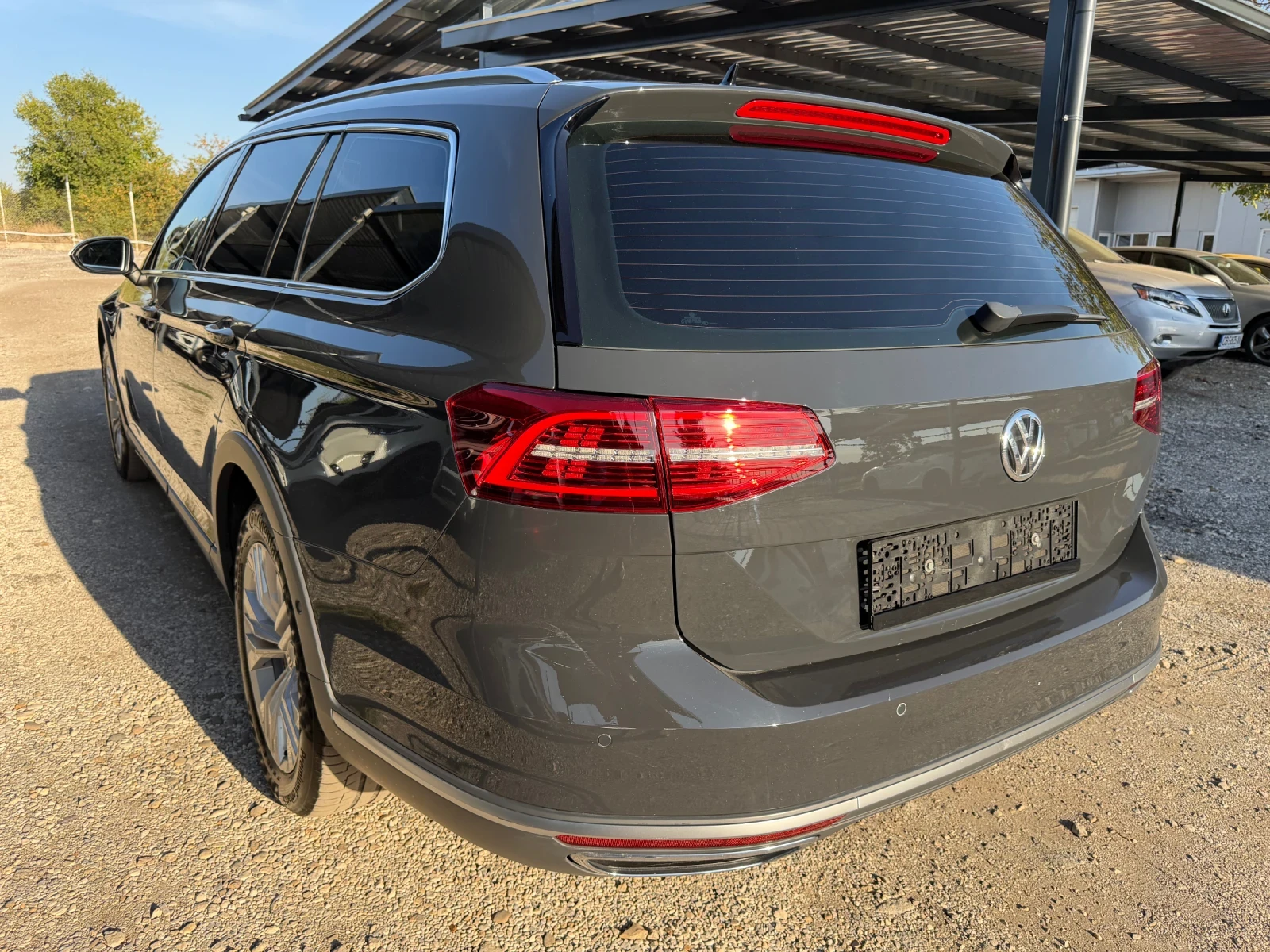 VW Passat 2.0/TDI/240к.с/4х4/Панорама/Нардо Грей/360 Камери/, снимка 4 - Автомобили и джипове - 56155768