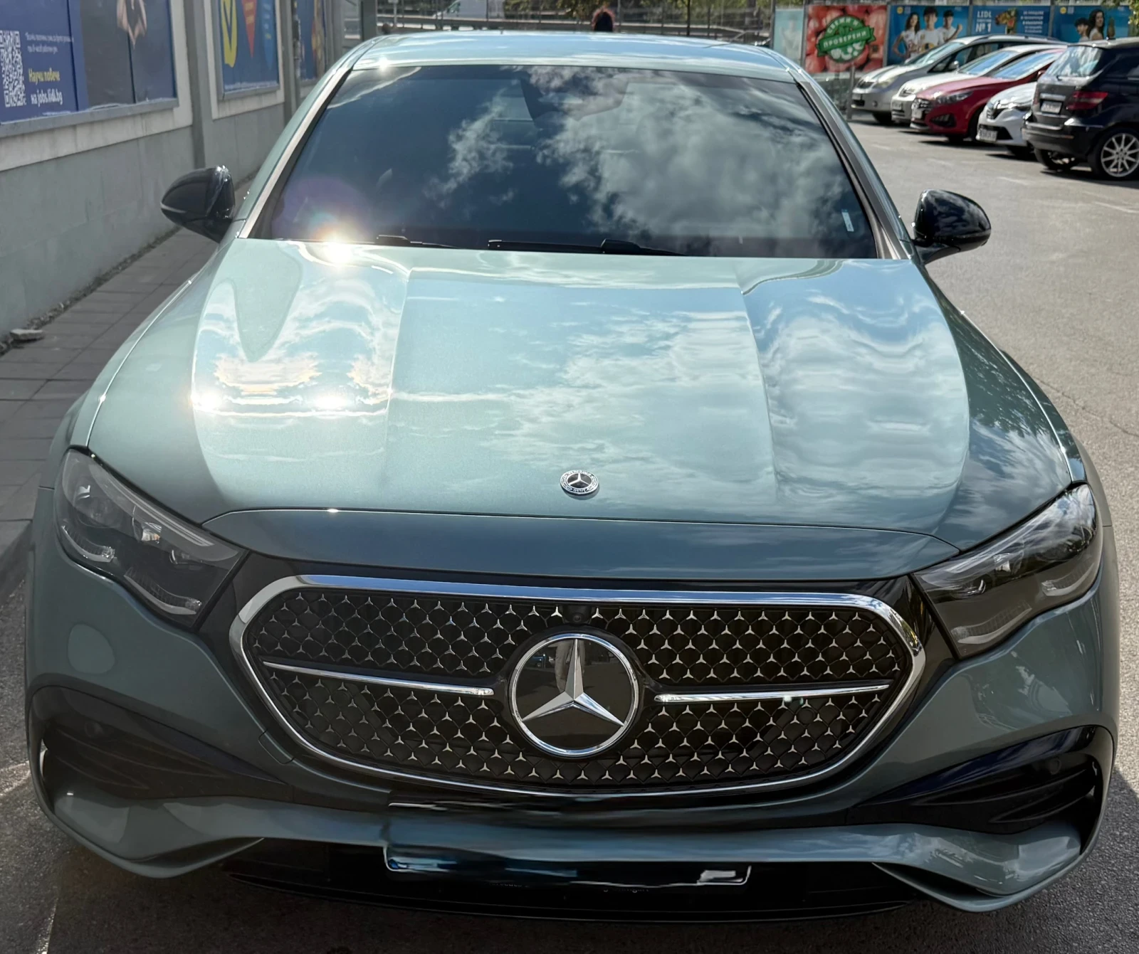Mercedes-Benz E 220 4MATIK* AMG* въздушно окачване* завиващ заден мост, снимка 3 - Автомобили и джипове - 56205733
