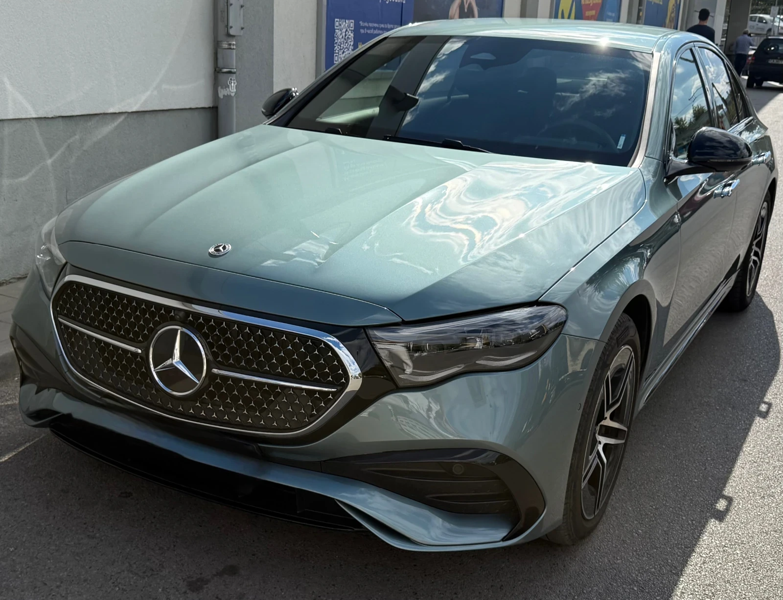 Mercedes-Benz E 220 4MATIK* AMG* въздушно окачване* завиващ заден мост, снимка 2 - Автомобили и джипове - 56205733