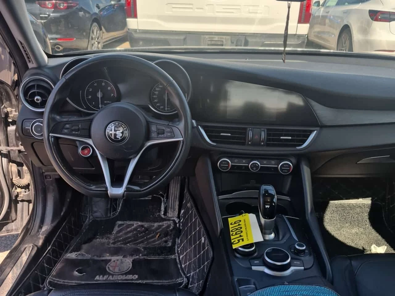 Alfa Romeo Giulia  AWD 2.0 turbo / DISTRONIC / АВТОКРЕДИТ , снимка 10 - Автомобили и джипове - 56310015