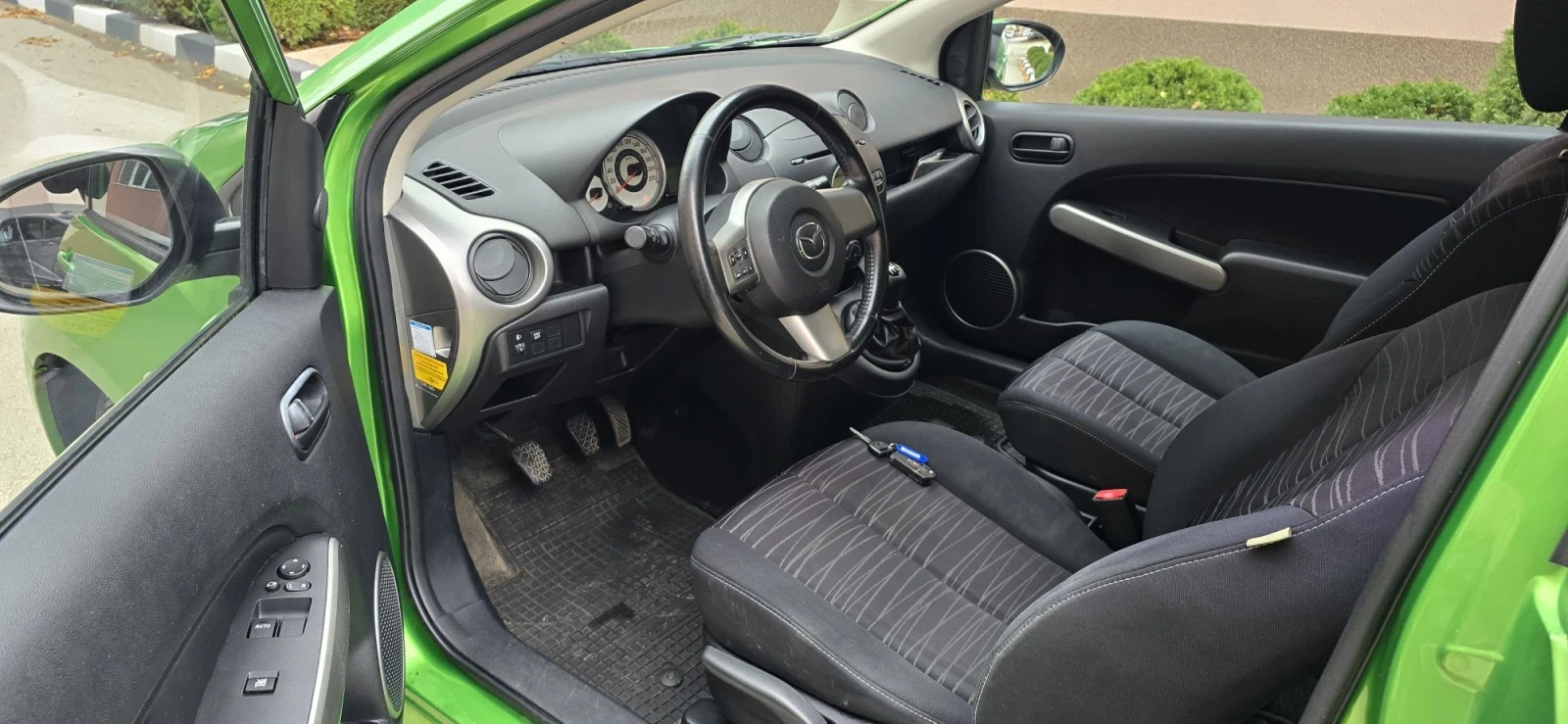 Mazda 2 1.3i, 160х.км, снимка 9 - Автомобили и джипове - 56465737