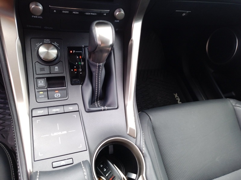 Lexus NX 300 2.0i, снимка 15 - Автомобили и джипове - 42099516