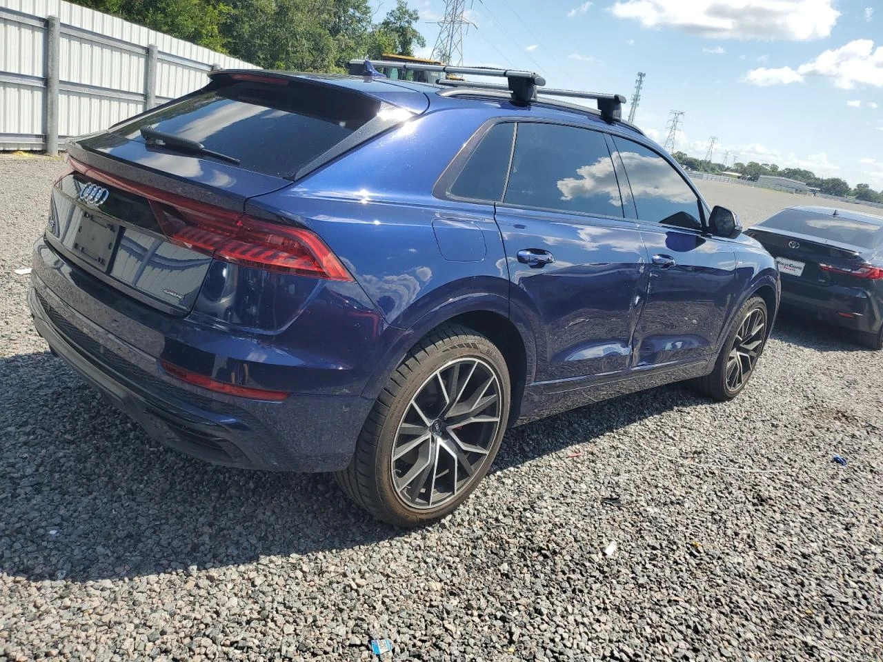 Audi Q8 S-LINE* BLACK OPTIC* PANO* KEYLESS* AMBIENT* DIGIT - изображение 4