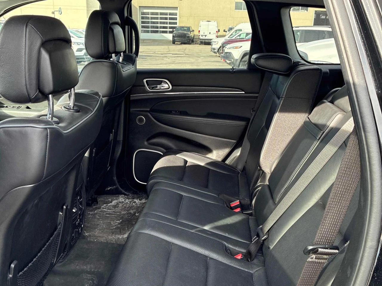 Jeep Grand cherokee Summit 3.6* Carplay* Обдух* Distronic* Въздушно, снимка 9 - Автомобили и джипове - 53900609